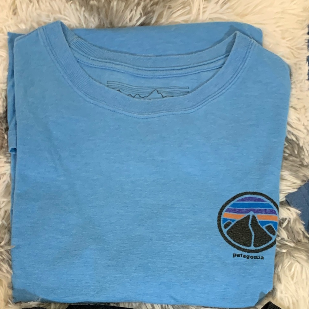 2 Patagonia Men’s M Tshirts